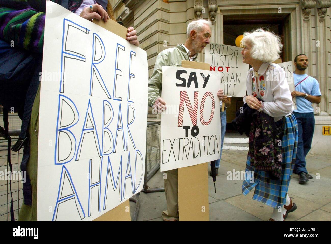 Manifestants devant la Cour des magistrats de Bow Street Banque D'Images