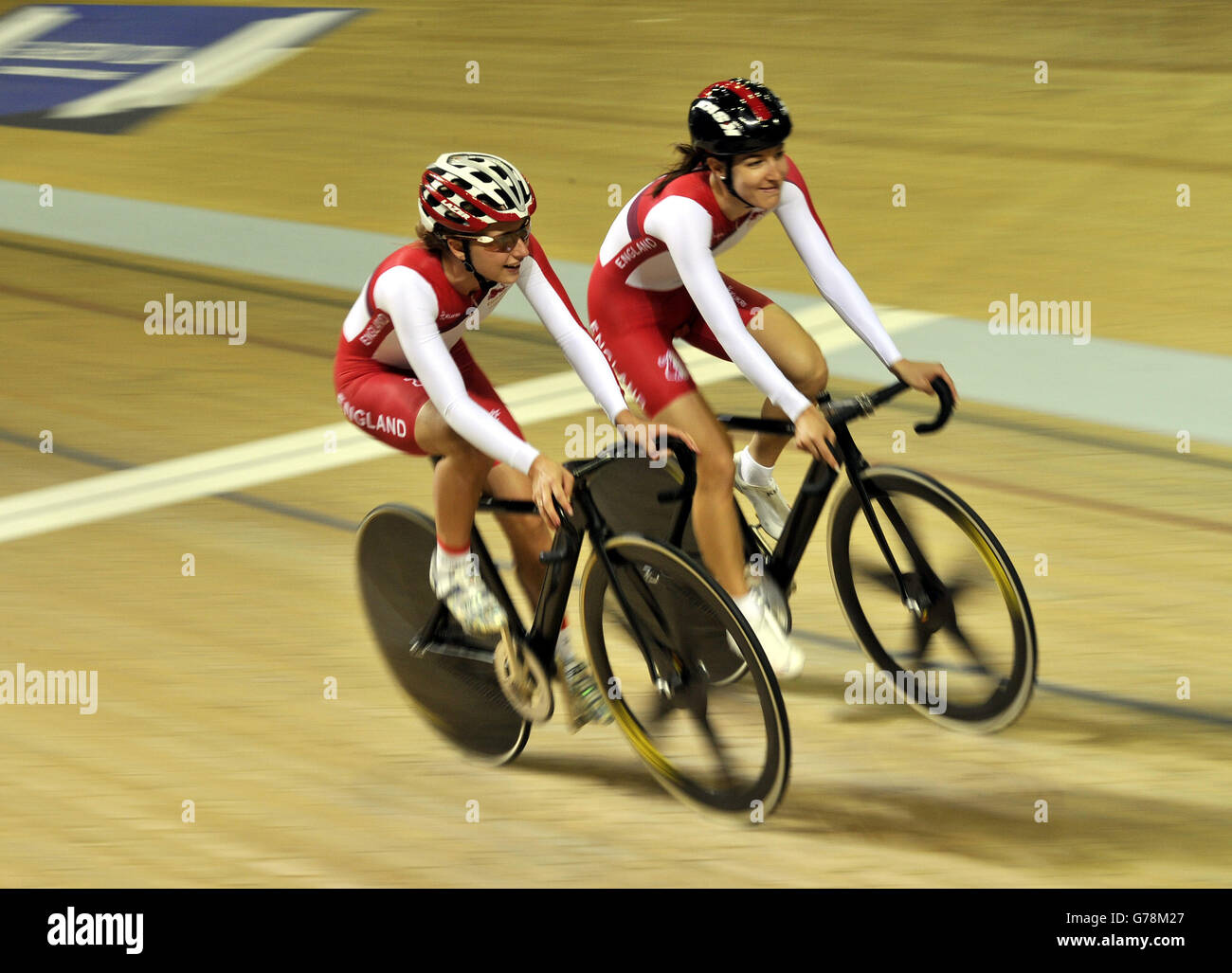 L'équipe d'Angleterre Laura Trott et Dani King (à droite) pendant une séance d'entraînement au vélodrome Sir Chris Hoy, Glasgow. Date de la photo : lundi 21 juillet 2014. Voir PA Story COMMONWEALTH Cycling. Le crédit photo doit indiquer John Giles/PA. Banque D'Images