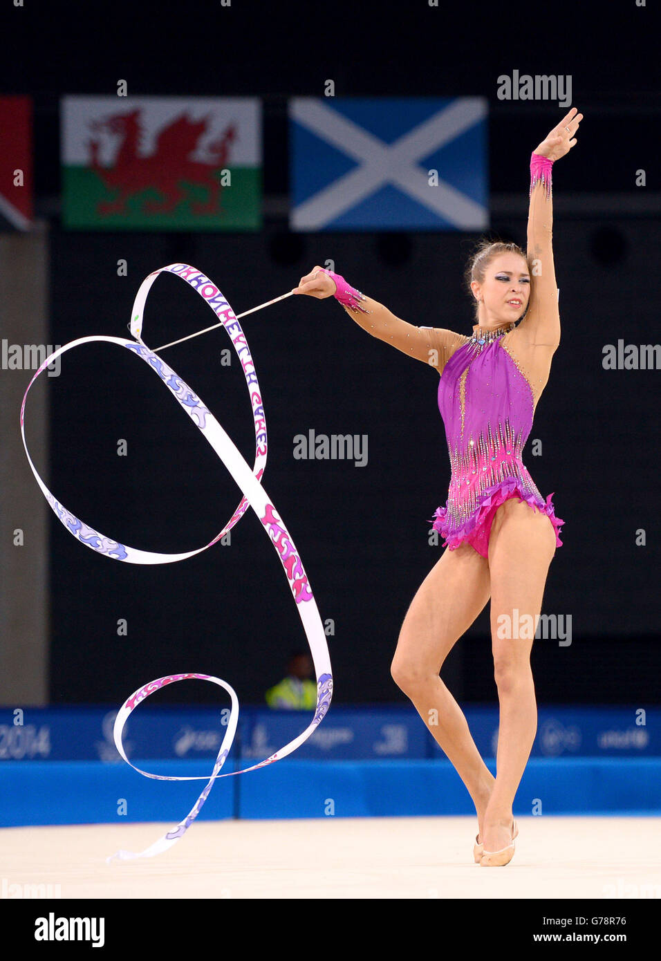 Francesca Jones du pays de Galles participe à la finale de la gymnastique rythmique individuelle à SSE Hydro lors des Jeux du Commonwealth de 2014 à Glasgow. Banque D'Images