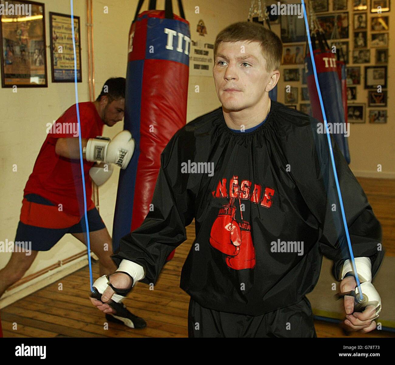 Ricky Hatton, champion de boxe WBU Lighdouziter, s'entraîne dans sa salle de sport dans la région de Denton, dans le Grand Manchester, avant son combat de titre contre l'américain Vince Phillips à l'arène M.E.N. Banque D'Images