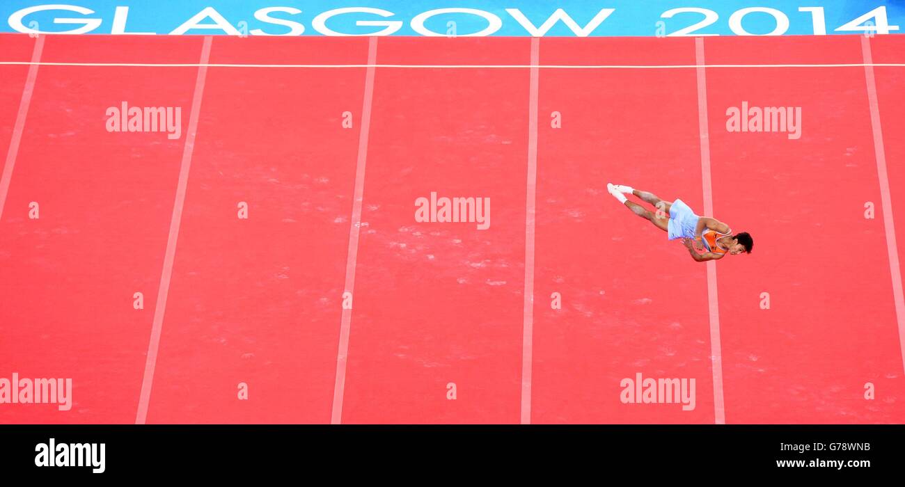 Ashish Kumar, un Indien, est en compétition sur le sol lors de la finale de l'équipe masculine et de la qualification individuelle à la SEE Hydro, lors des Jeux du Commonwealth de 2014 à Glasgow. Banque D'Images