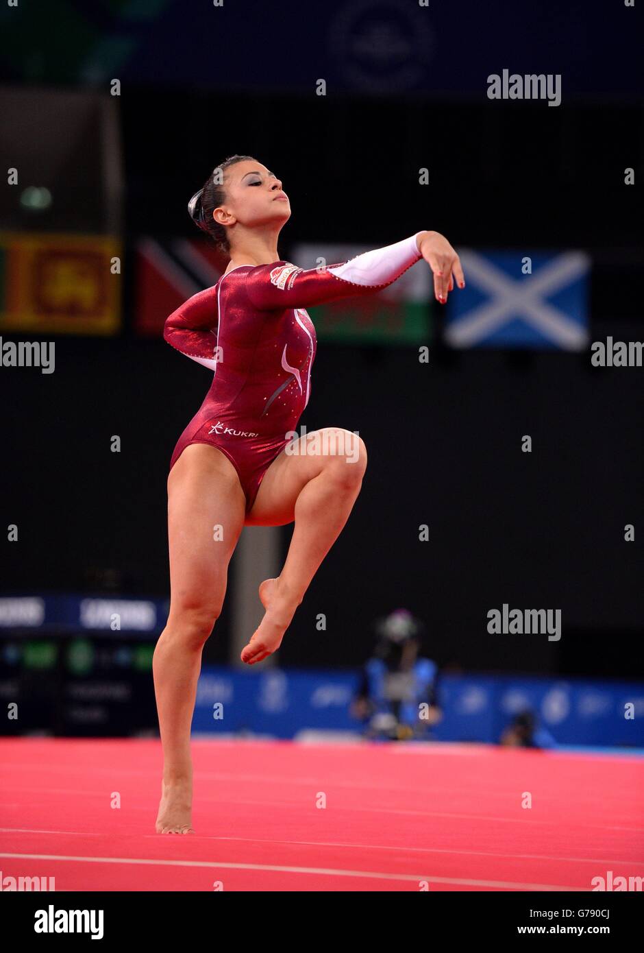 La Claudia Fragapane d'Angleterre en action sur le sol lors de la finale individuelle des femmes à SSE Hydro, lors des Jeux du Commonwealth de 2014 à Glasgow. Banque D'Images