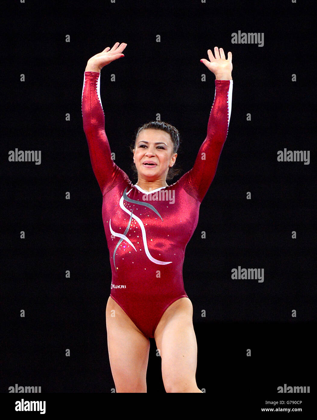 Claudia Fragapane, en Angleterre, à la fin de sa représentation au sol lors de la finale individuelle des femmes à SSE Hydro, lors des Jeux du Commonwealth de 2014 à Glasgow. Banque D'Images