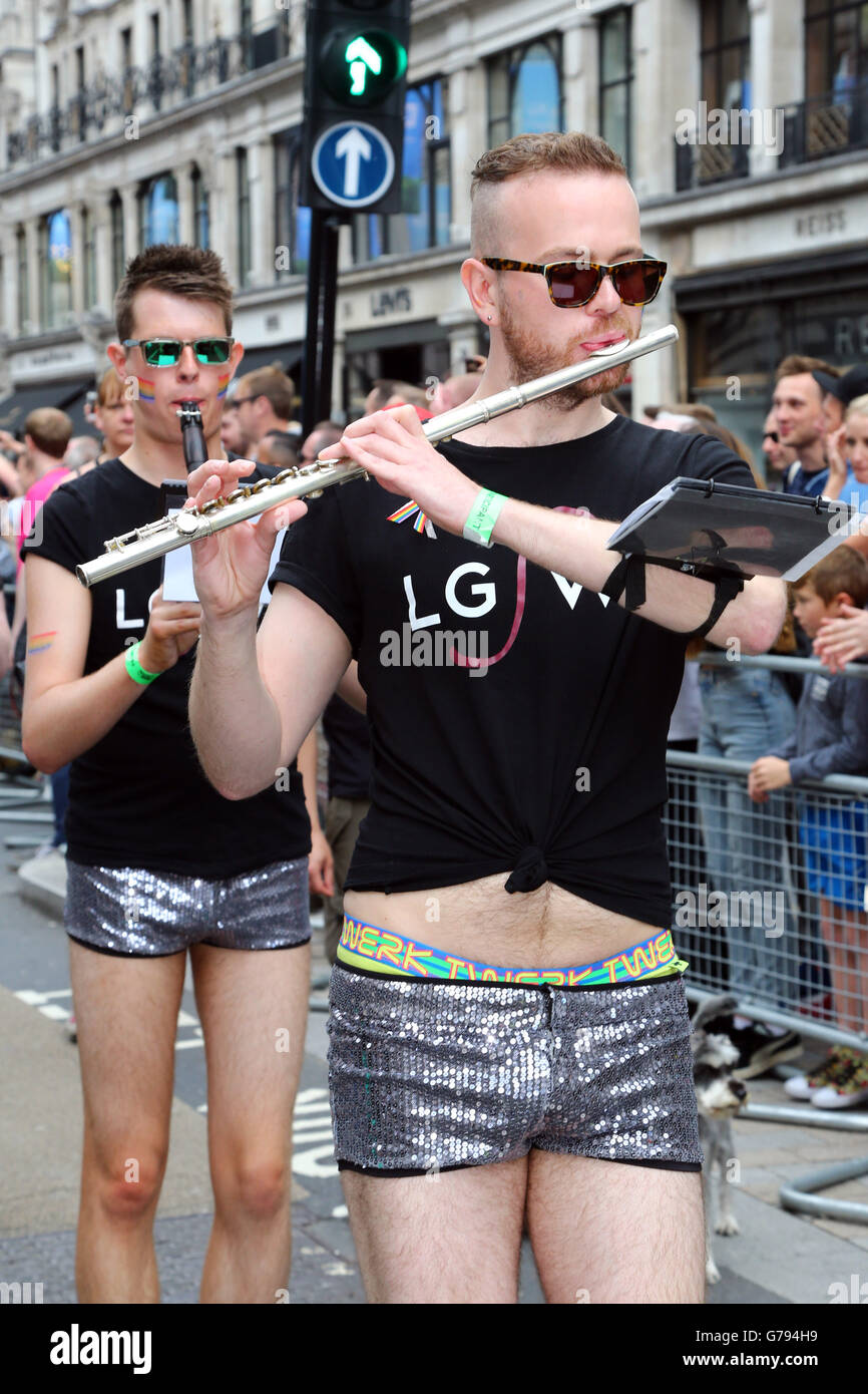 Londres, Royaume-Uni. 25 juin 2016. Les participants à la London Pride Parade à Londres, où le thème est # nofilter Crédit : Paul Brown/Alamy Live News Banque D'Images