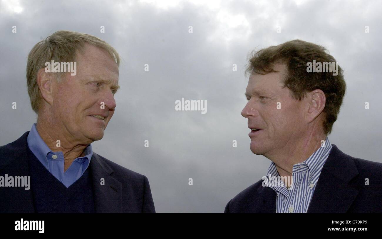 Jack Nicklaus, légende du golf (à gauche) et Tom Watson, au 18e tee sur le parcours Ailsa, Turnberry, pour le renommer Duel in the Sun pour commémorer la bataille de la paire pour le championnat ouvert en 1977, Turnberry. Banque D'Images
