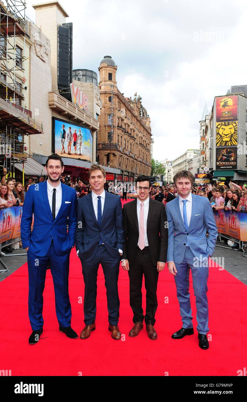 (De gauche à droite) Blake Harrison, Joe Thomas, Simon Bird et James Buckley assistent à la première du nouveau film The Inbetweeners 2 au vue Cinema à Londres. Banque D'Images