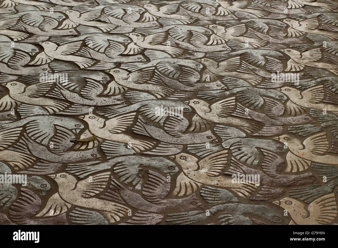 Photographie d'un sol en mosaïque motif oiseaux Banque D'Images