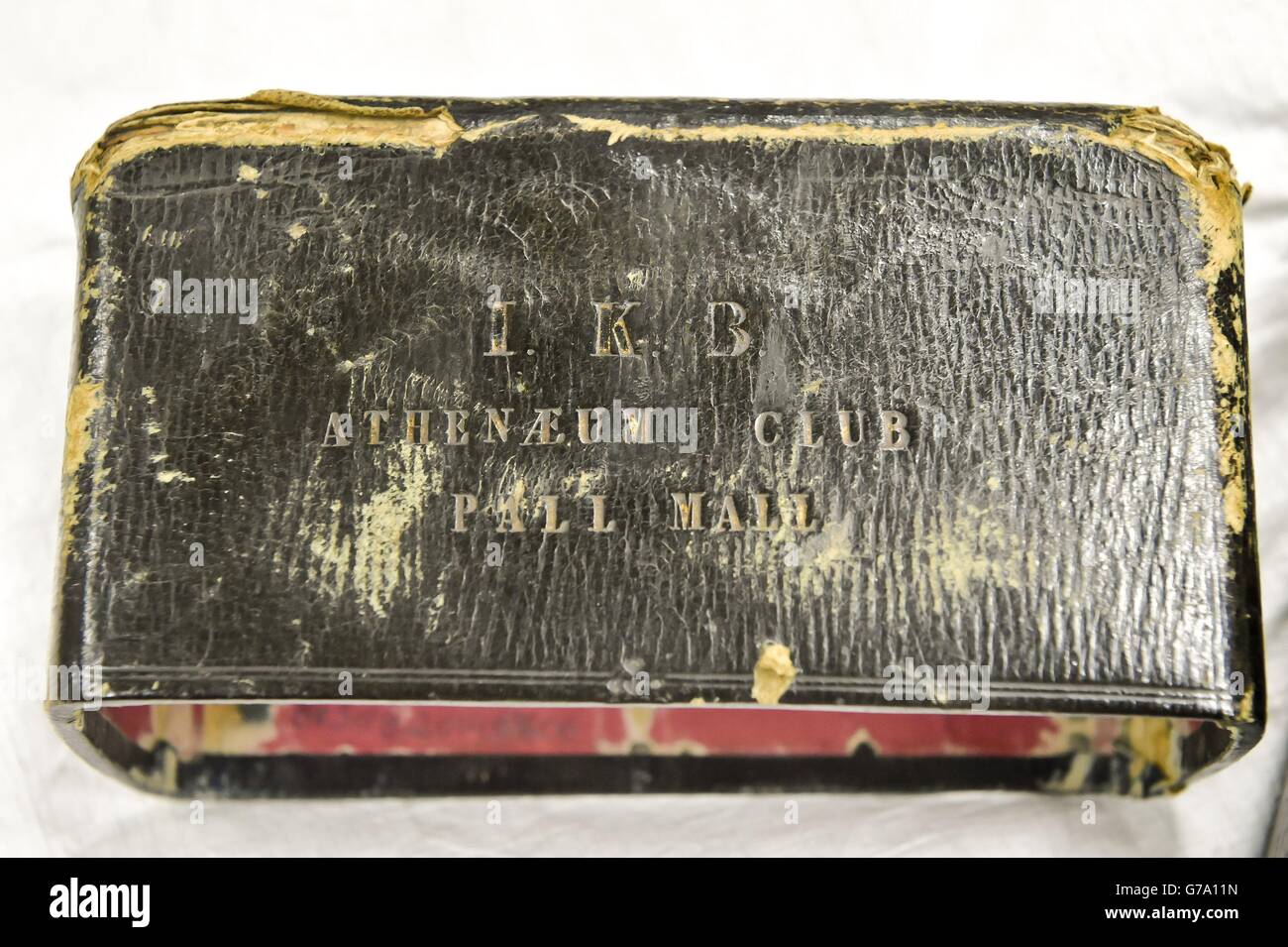 L'étui en cuir noir avec un cigare autrefois fumé par le Brunel du Royaume d'Isambard au ss Great Britain à Bristol, dans le cadre de la prochaine exposition « Beer Brunel ». Banque D'Images