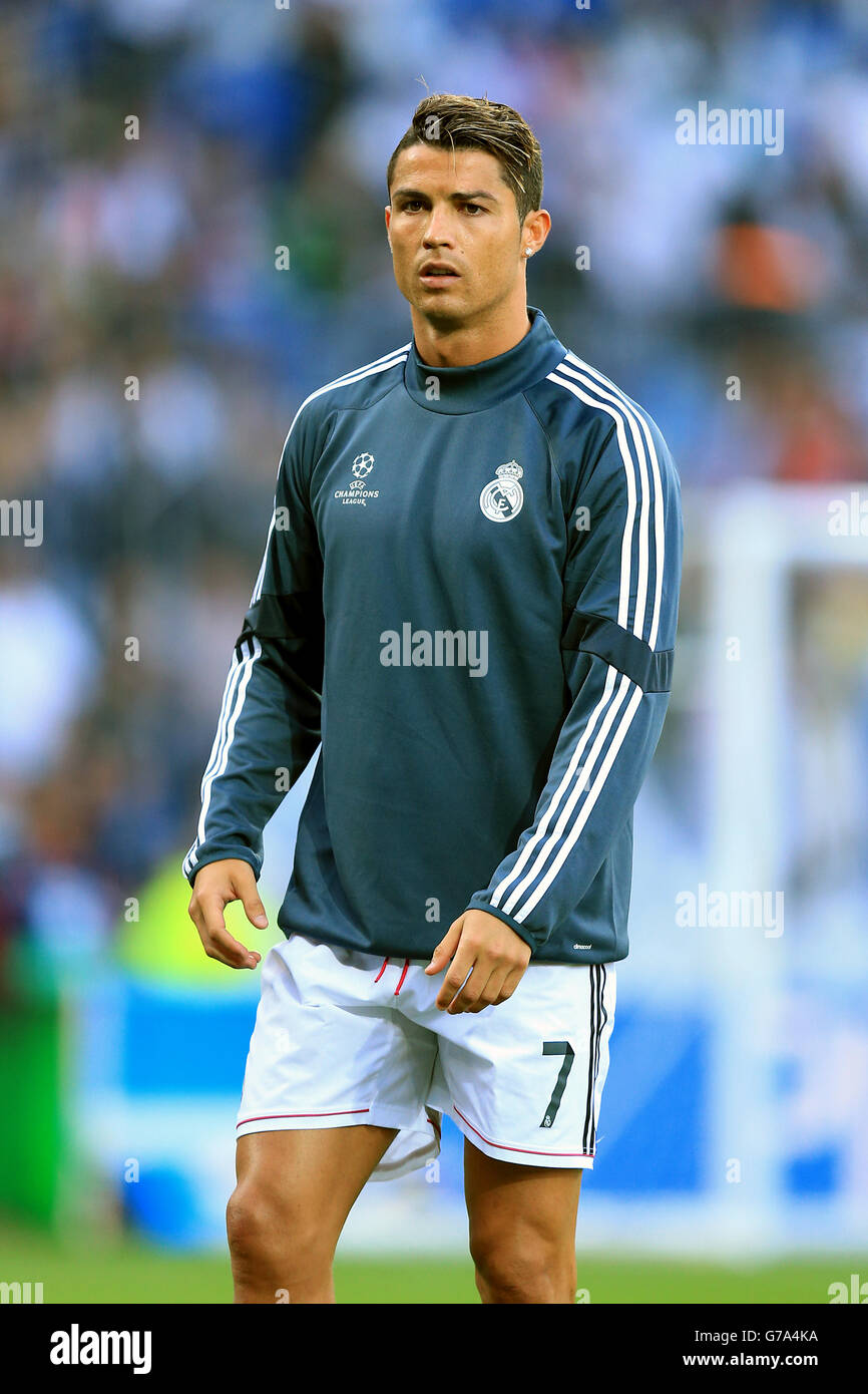 Football - 2014 UEFA Super Cup - Sevilla v Real Madrid - Cardiff City Stadium.Cristiano Ronaldo du Real Madrid pendant l'échauffement Banque D'Images