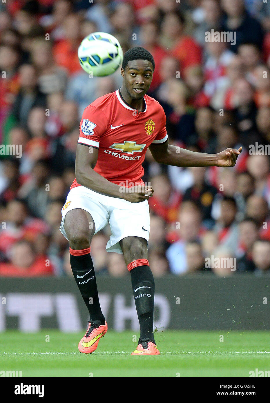 Tyler Blackett de Manchester United en action contre Valence, lors d'une pré-saison amicale à Old Trafford, Manchester. Banque D'Images