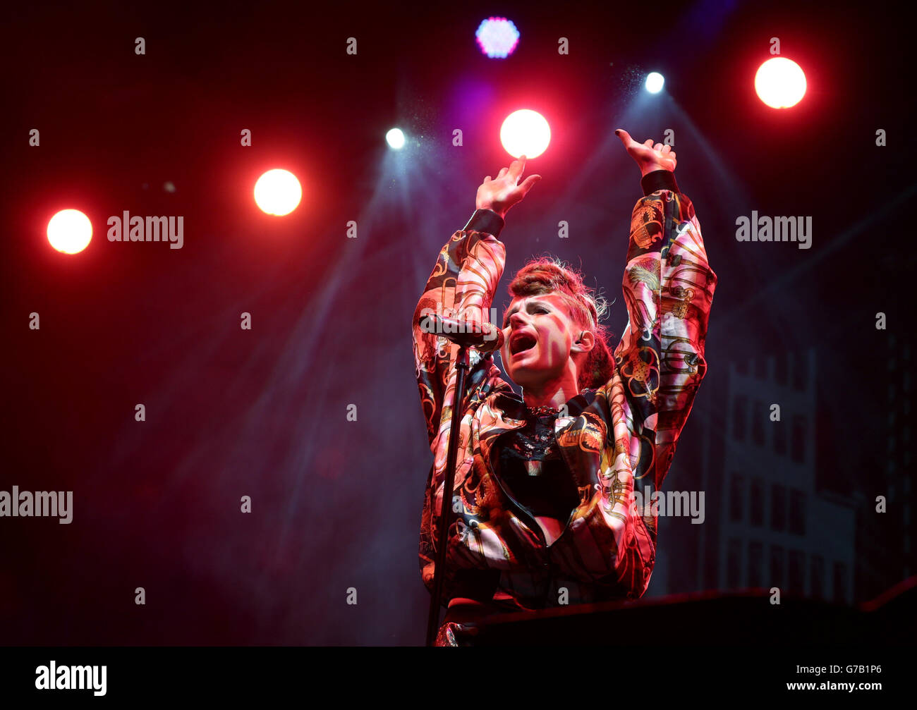 Keisza se présentant sur la scène Arena pendant le premier jour du V Festival, à Hylands Park à Chelmsford, Essex. Banque D'Images