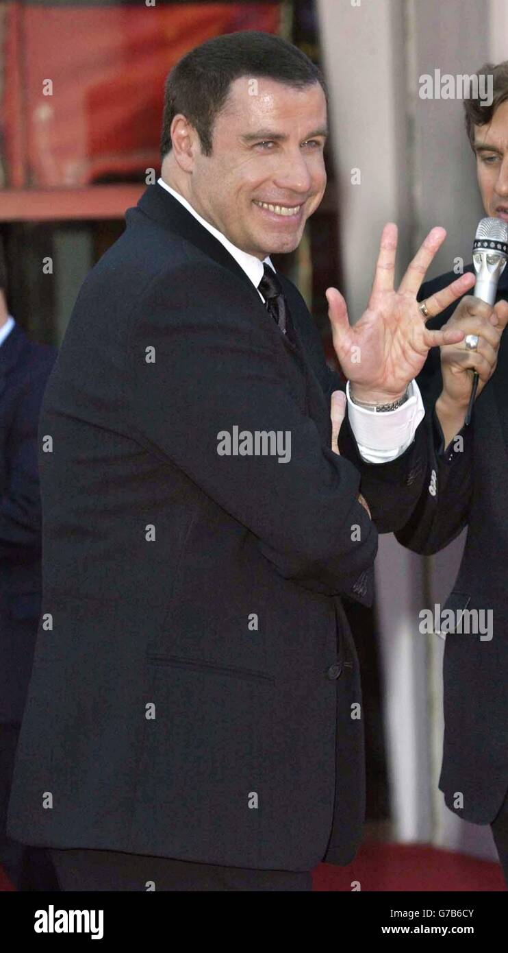 AP, AFP OUT. Star of the fim John Travolta arrive pour la première de 'A Love Song for Bobby long' au Mostra Internazionale d'Arte Cinematografica Lido à Venise, Italie, lors du 61ème Festival annuel du film de Venise. Banque D'Images