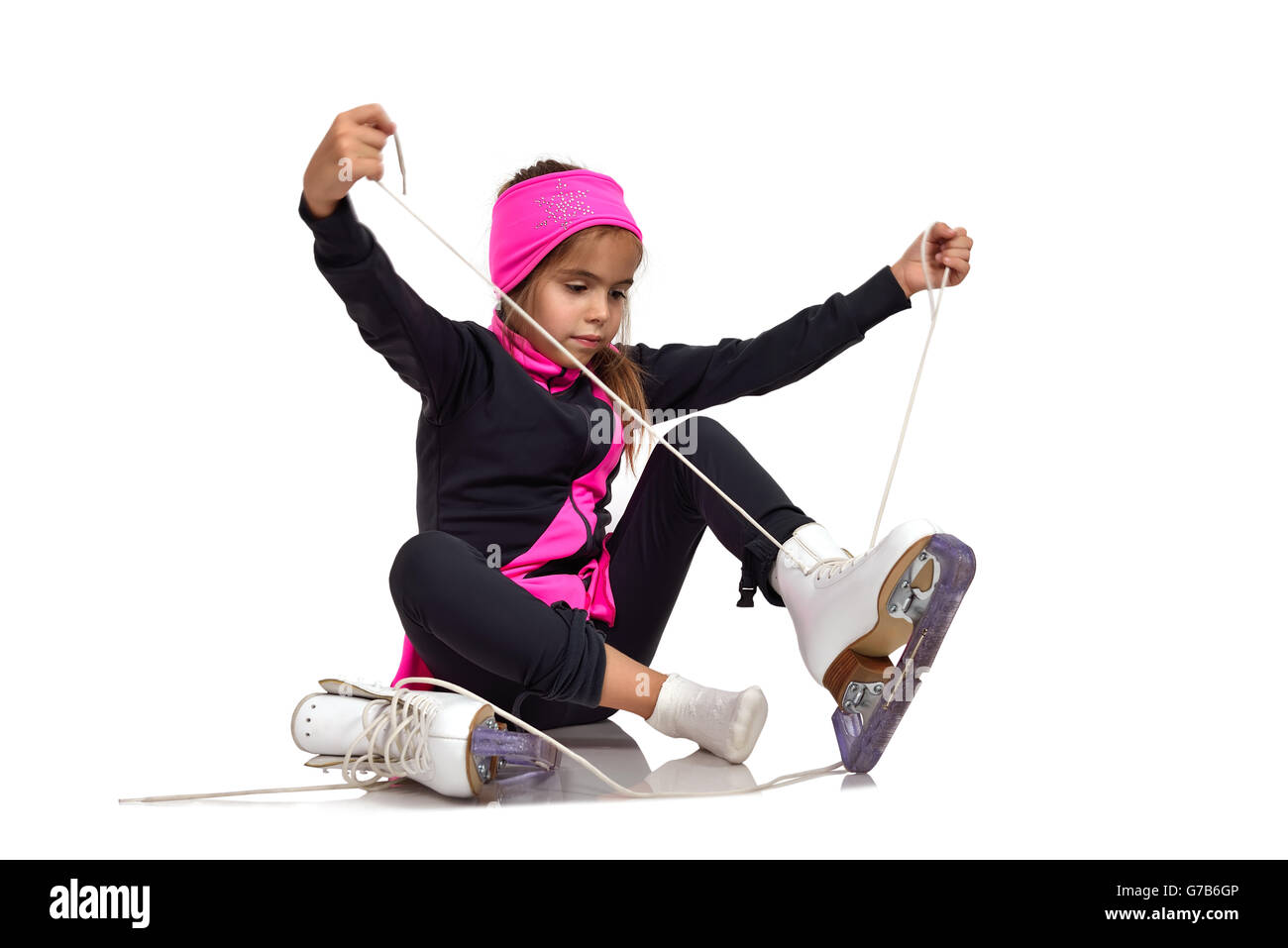 Jeune fille lacets patins de patinage artistique Banque D'Images