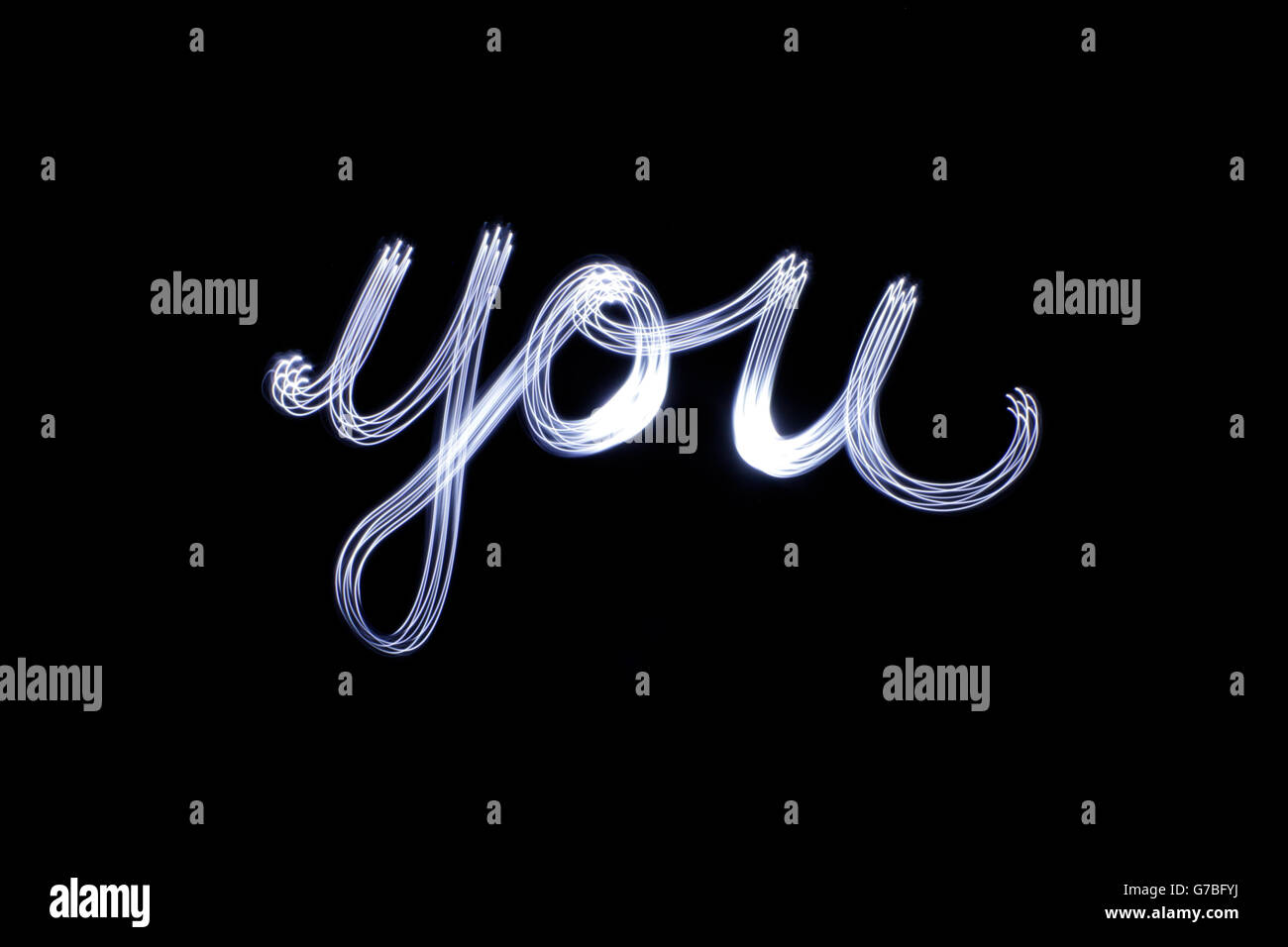 Photographie d'un dessin de la lumière de la parole vous avec un long effet de l'exposition Banque D'Images