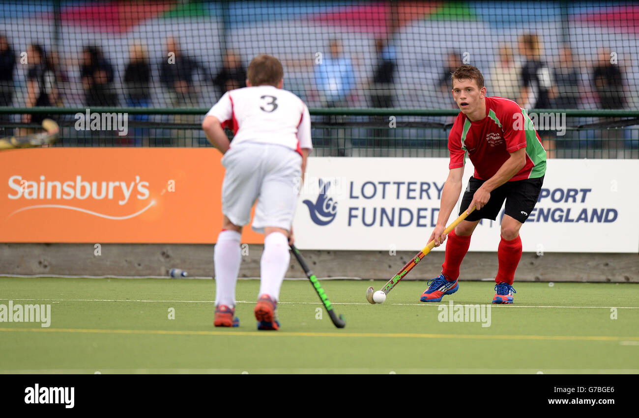 Action de Ulster Boys and Wales Boys dans le Hockey aux Sainsbury's School Games 2014, Armitage site, Manchester. Banque D'Images