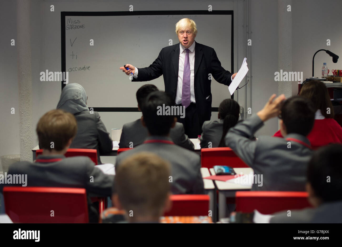Johnson enseigne le latin. 24 millions pour augmenter les normes. Banque D'Images