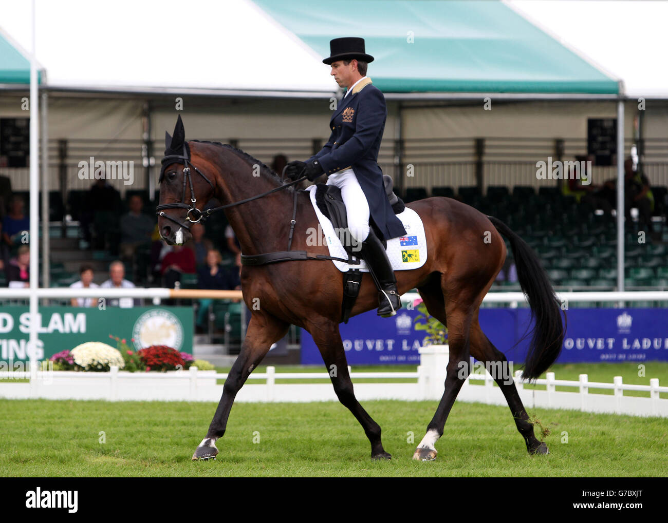 Sam Griffiths, en Australie, qui fait du Happy Times, participe à la phase de dressage lors des essais de chevaux Land Rover Burghley 2014 à Burghley Park, Stamford. Banque D'Images