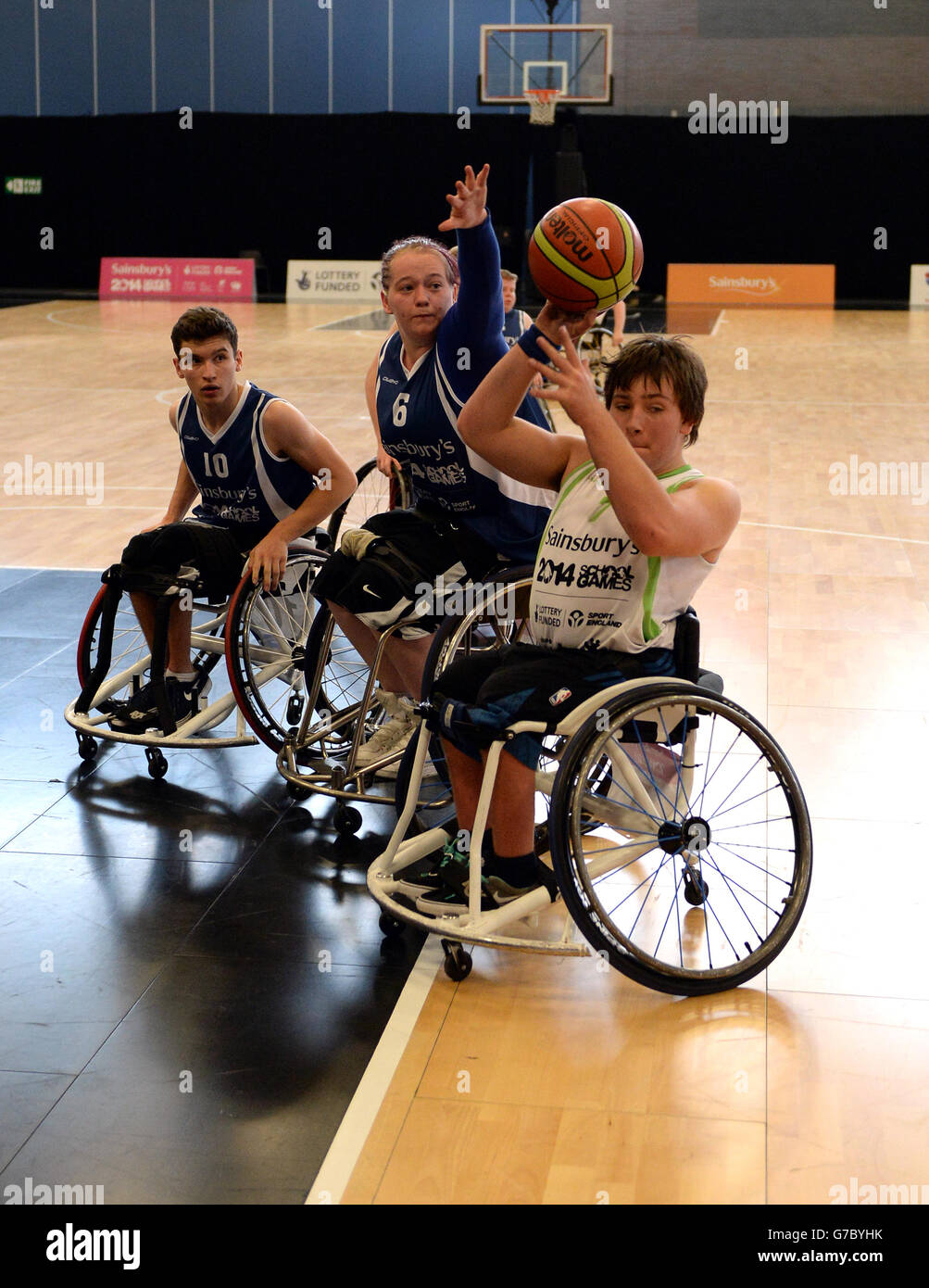 Action du match de 5ème/6ème place dans le basketball en fauteuil roulant entre l'Écosse et l'Irlande du Nord aux Sainsbury's School Games 2014, Manchester Regional Arena, Manchester. Banque D'Images