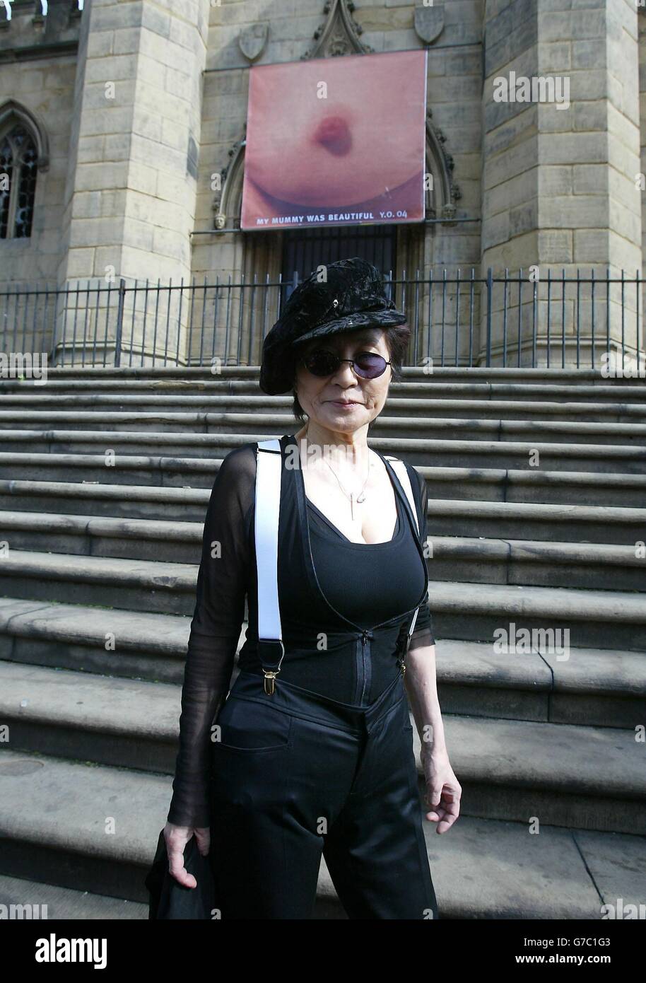Yoko Ono, veuve de John Lennon, présente ses dernières œuvres controversées dans la ville natale de l'ancienne Beatle. Banque D'Images