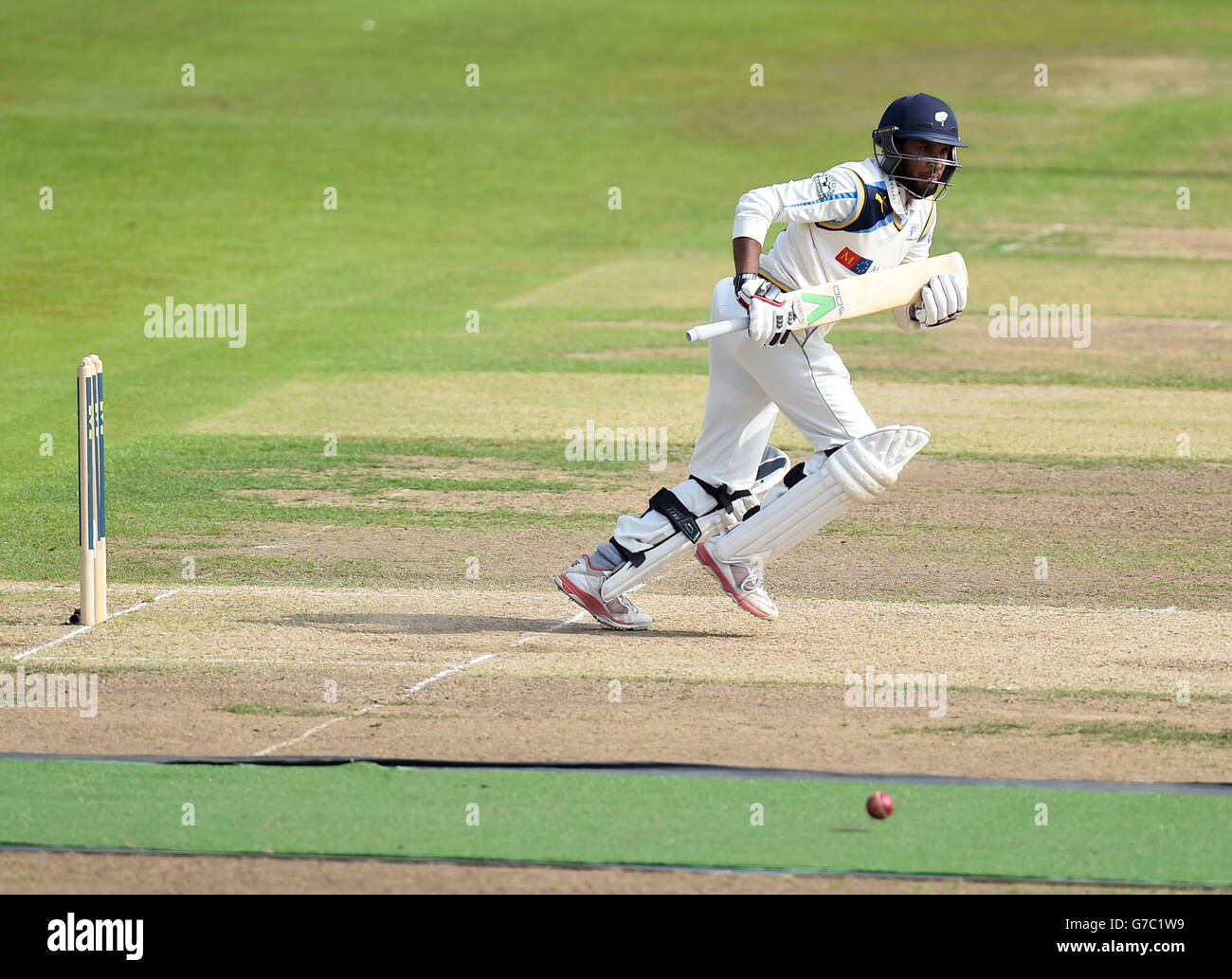 Chauves-souris Adil Rashid du Yorkshire pendant la deuxième journée de la LV= County Championship Division un match à Trent Bridge, Nottingham. PHOTO DE SOCIATION. Date de la photo: Mercredi 10 septembre 2014. Voir PA Story CRICKET Nottinghamshire. Le crédit photo devrait se lire comme suit : Simon Cooper/PA Wire Banque D'Images