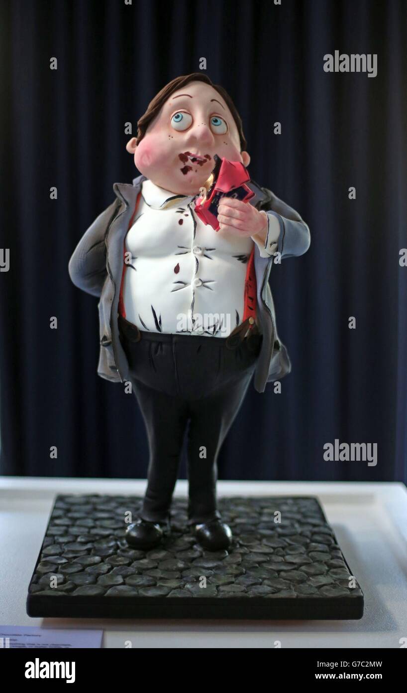 Un gâteau représentant Augustus Gloop de Charlie et l'usine de chocolat de Maria O'Connor dans le cadre d'une exposition de gâteaux célébrant la journée de Roald Dahl le 13 septembre et le 50e anniversaire de Charlie et de la chocolaterie en exposition à la galerie Ark à Temple Bar Dublin. Banque D'Images