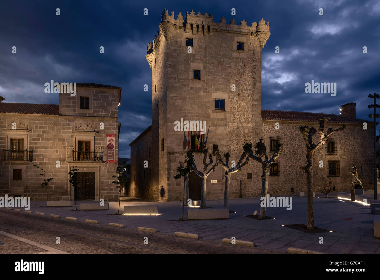 Tour de Los Guzmanes avec San Juan de la Cruz, Avila, Castille et Leon, Espagne. Banque D'Images Tour de Los Guzmanes avec San Juan de la Cruz, Avila, Castille et Leon, Espagne. Banque D'Images