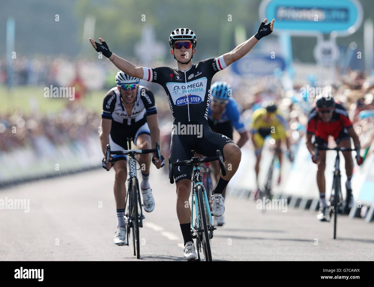 Michal Kwiatkowski, de Pologne, d'Omega Pharma-Quick Step, célèbre la quatrième étape du Tour de Grande-Bretagne de 2014. Banque D'Images