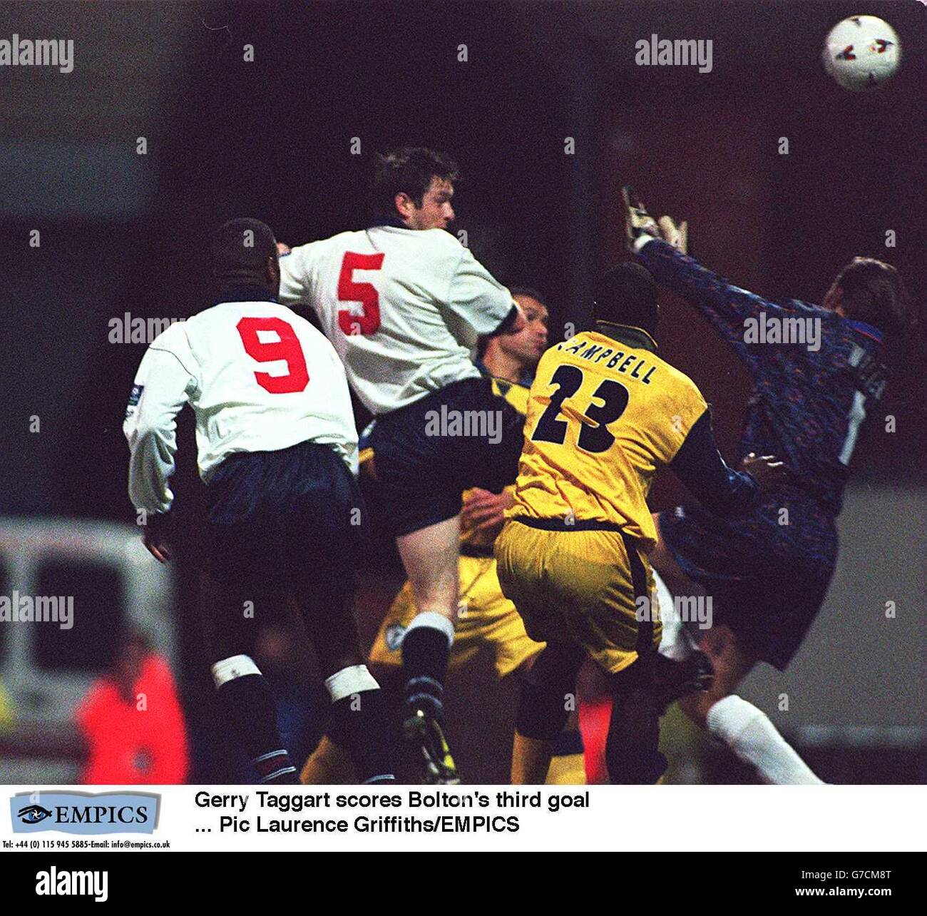 Coca Cola Cup Soccer - Bolton Wanderers / Tottenham Hotspur. Gerry Taggart marque le troisième but de Bolton Banque D'Images