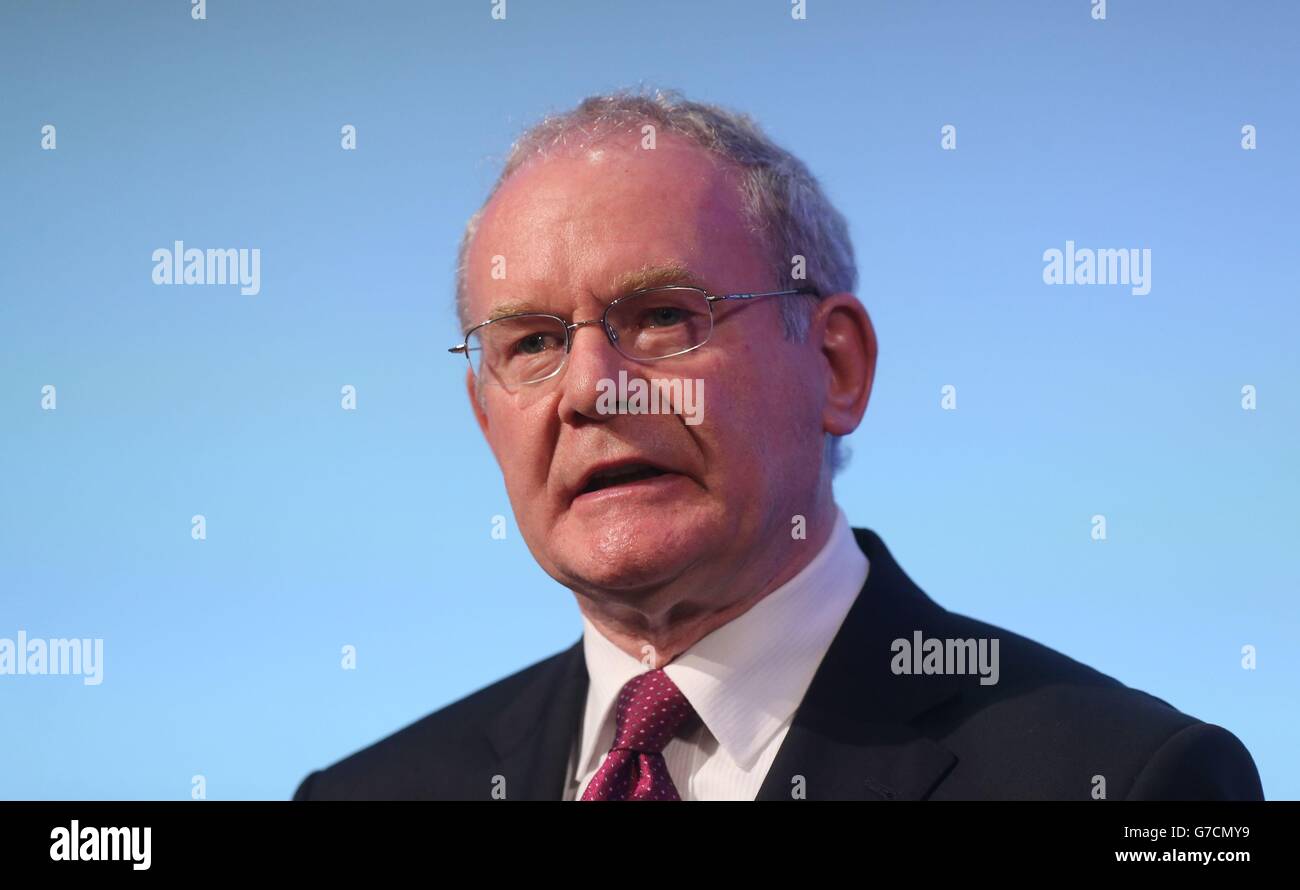 Le Premier ministre adjoint de l'Irlande du Nord, Martin McGuinness, s'est exprimé lors d'une conférence de presse après une réunion du Conseil ministériel Nord-Sud au château de Dublin, en Irlande. Banque D'Images