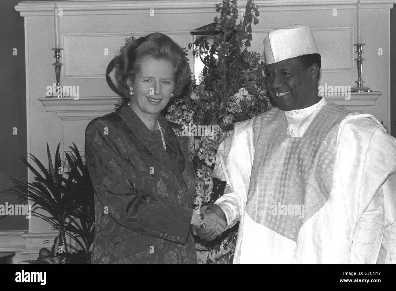 Le Premier ministre Margaret Thatcher accueille le Président Ibrahim Babaangida du Nigeria au 10 Downing Street, Londres, pour des entretiens et un déjeuner. Banque D'Images