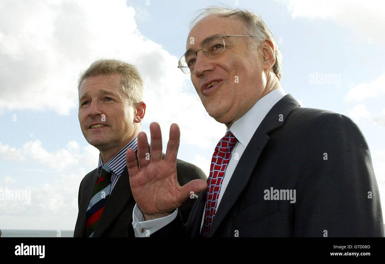 Tim Collins Avec Michael Howard Photo Stock Alamy