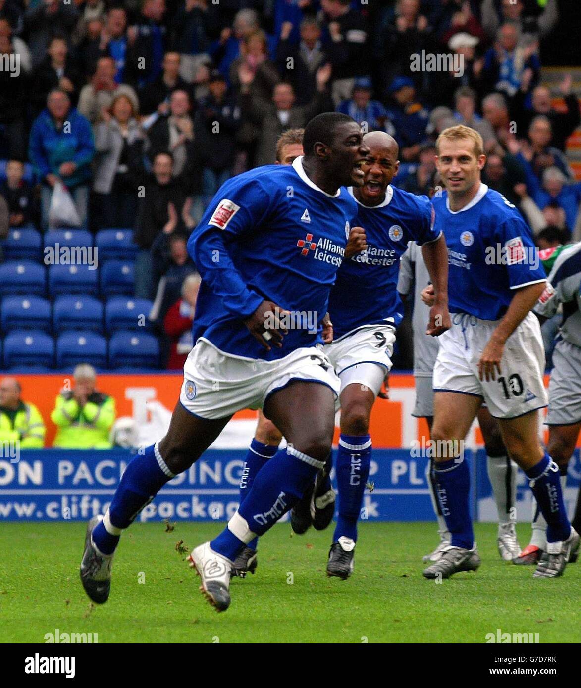 Tevor Benjamin de Leicester marque son premier but lors de son match de championnat Coca-Cola au Walker's Stadium, Leicester NO UNOFFICIAL CLUB UTILISATION DU SITE WEB. Banque D'Images