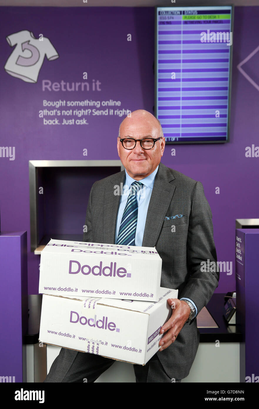 Lloyd Dorfman lors du lancement de sa dernière entreprise Doddle à Waterloo, à Londres, une toute nouvelle collection et un détaillant de retours dans et autour des gares ferroviaires à travers le pays pour que les acheteurs en ligne puissent recueillir, envoyer et retourner des colis. Banque D'Images