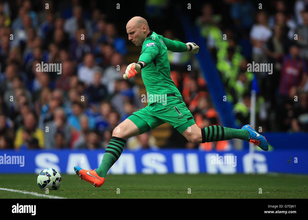 Football - Barclays Premier League - Chelsea / Aston Villa - Stamford Bridge.Brad Guzan de Aston Villa pendant le match de la Barclays Premier League à Stamford Bridge, Londres. Banque D'Images