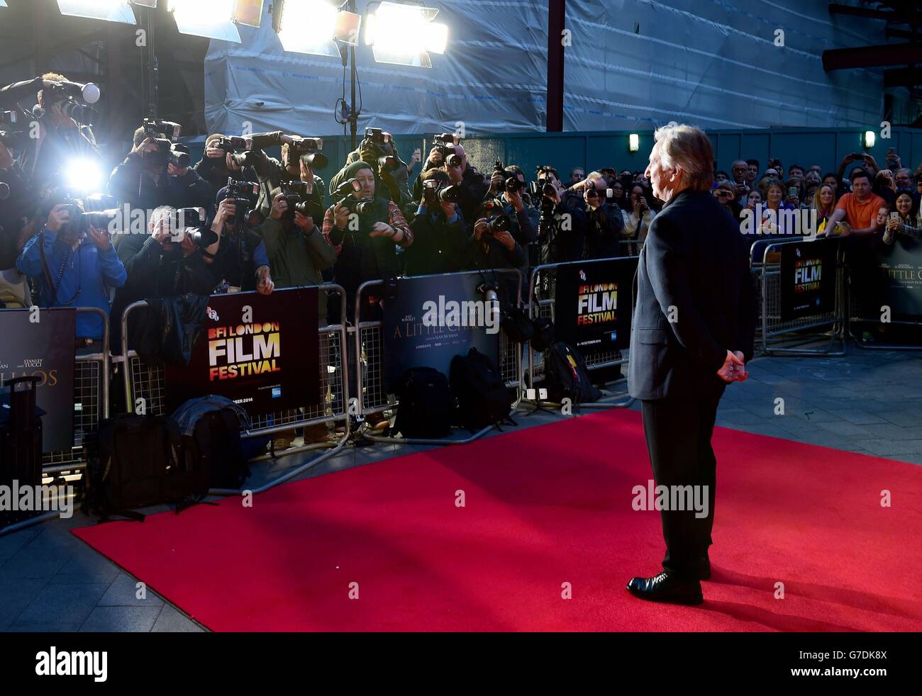 Alan Rickman assiste à la première du nouveau film UN peu de chaos au cinéma Odeon, Londres. Banque D'Images