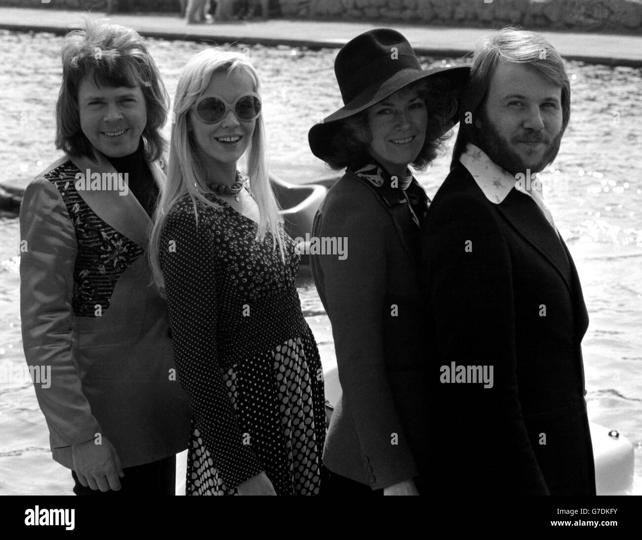 Le groupe pop Abba à Brighton, où ils ont remporté le concours Eurovision de la chanson pour la Suède avec 'Waterloo', chanté par les filles, Annifrid Lyngstad (Frida), à droite, et Agnetha Faltskog (Anna). Les autres membres du groupe, Benny Andersson, à droite, et Bjorn Ulvaeus, ont composé la chanson. Banque D'Images