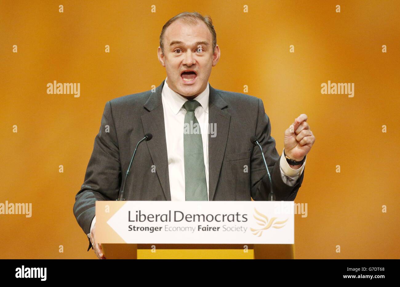 Le secrétaire à l'énergie Edward Davey s'adresse aux délégués lors de la quatrième journée de la conférence d'automne des libéraux-démocrates à l'Auditorium Clyde de Glasgow, en Écosse. Banque D'Images