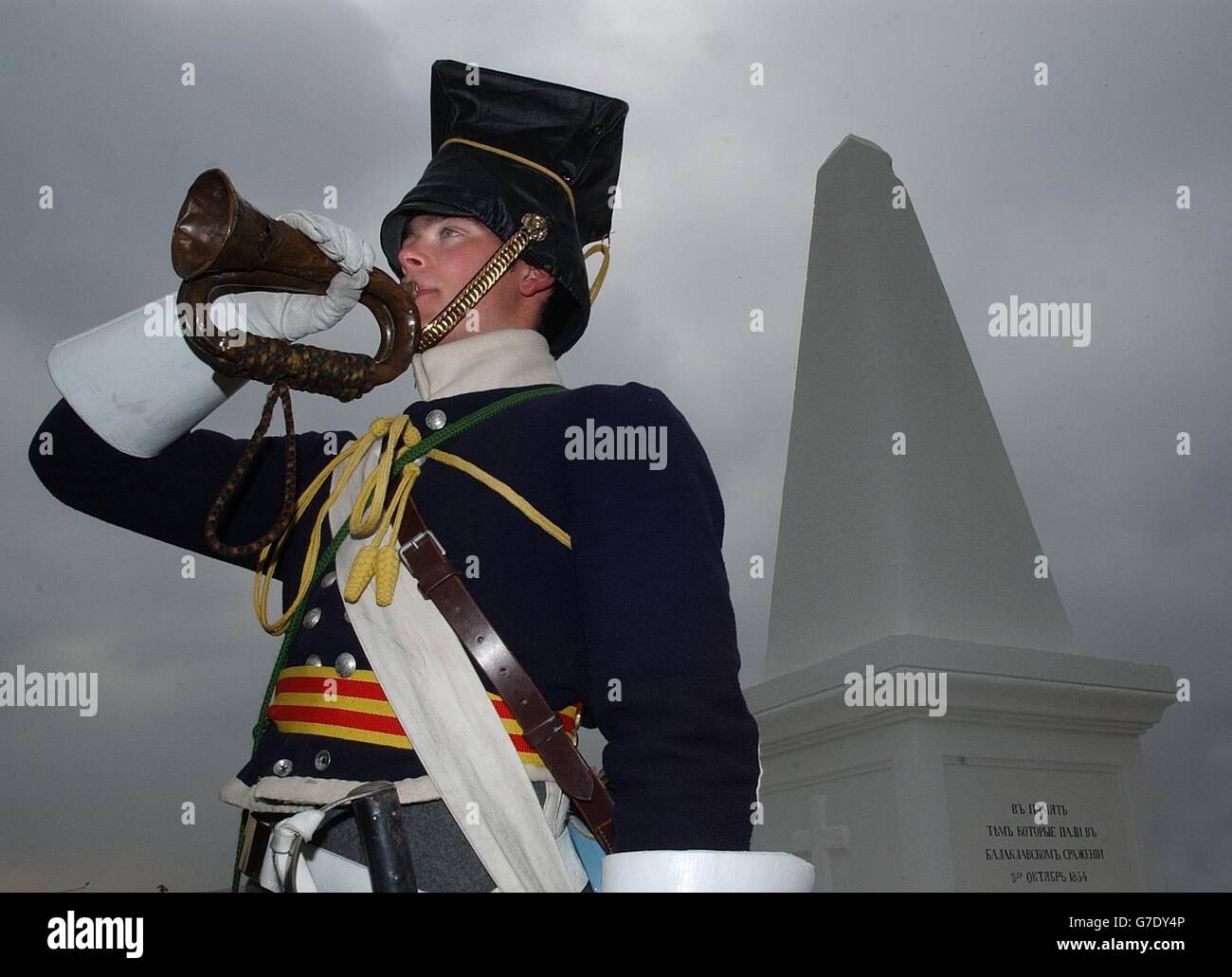 John Hathaway White Etudiant De 18 Ans De Sutton Coldfield Qui Etudie La Musique Et Le Russe A L Universite De Birmingham Joue Le Bugle Original Joue Par Billy Britain Pour Faire Entendre La John Hathaway White Etudiant De 18 Ans De Sutton Coldfield Qui Etudie La Musique Et Le Russe A L Universite De Birmingham Joue Le Bugle Original Joue Par Billy Britain Pour Faire Entendre La