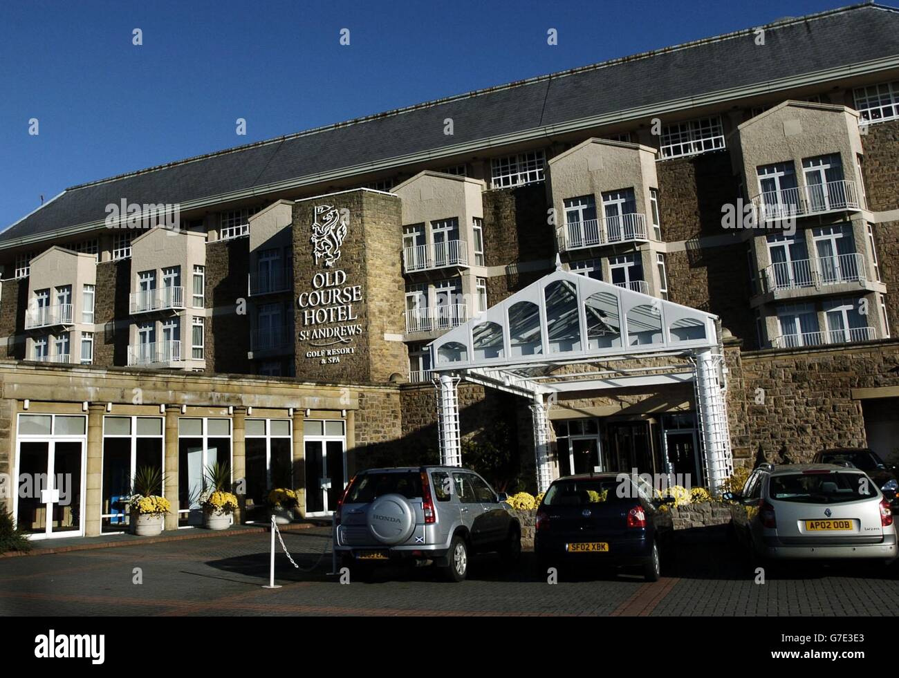 L'hôtel Old course de St Andrews, Fife, après les pompiers ont été appelés juste après 4h30. Le feu, qui éclata au rez-de-chaussée, a vu de la fumée se répandre dans les trois étages de l'hôtel. Les clients de l'hôtel, qui accueille actuellement une conférence et qui est pleine capacité, ont été évacués alors que les pompiers ont attaqué le feu. Banque D'Images