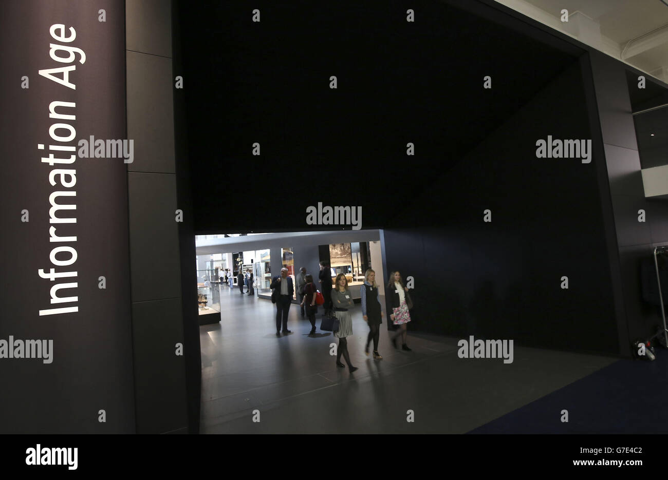 La Reine ouvre la nouvelle galerie au Musée des sciences Banque D'Images