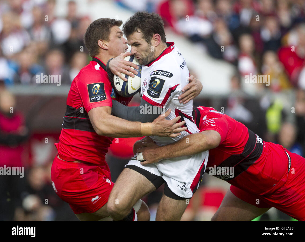 Rugby Union - coupe européenne des champions de Rugby - Pool Three - Ulster v RC Toulonnais - Stade Kingspan.L'attaque Louis Ludik d'Ulster par Juan Smith de Toulon (à gauche) lors du match de la coupe des champions de rugby européenne au Kingspan Stadium de Belfast. Banque D'Images