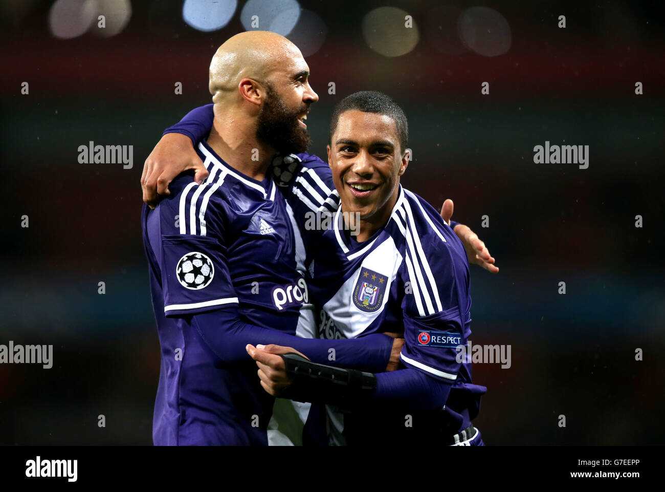 Anthony Vanden Borre d'Anderlecht célèbre après que ses deux buts ont aidé Son côté tire 3-3 avec son coéquipier Yoeri Tielemans (à droite) Banque D'Images