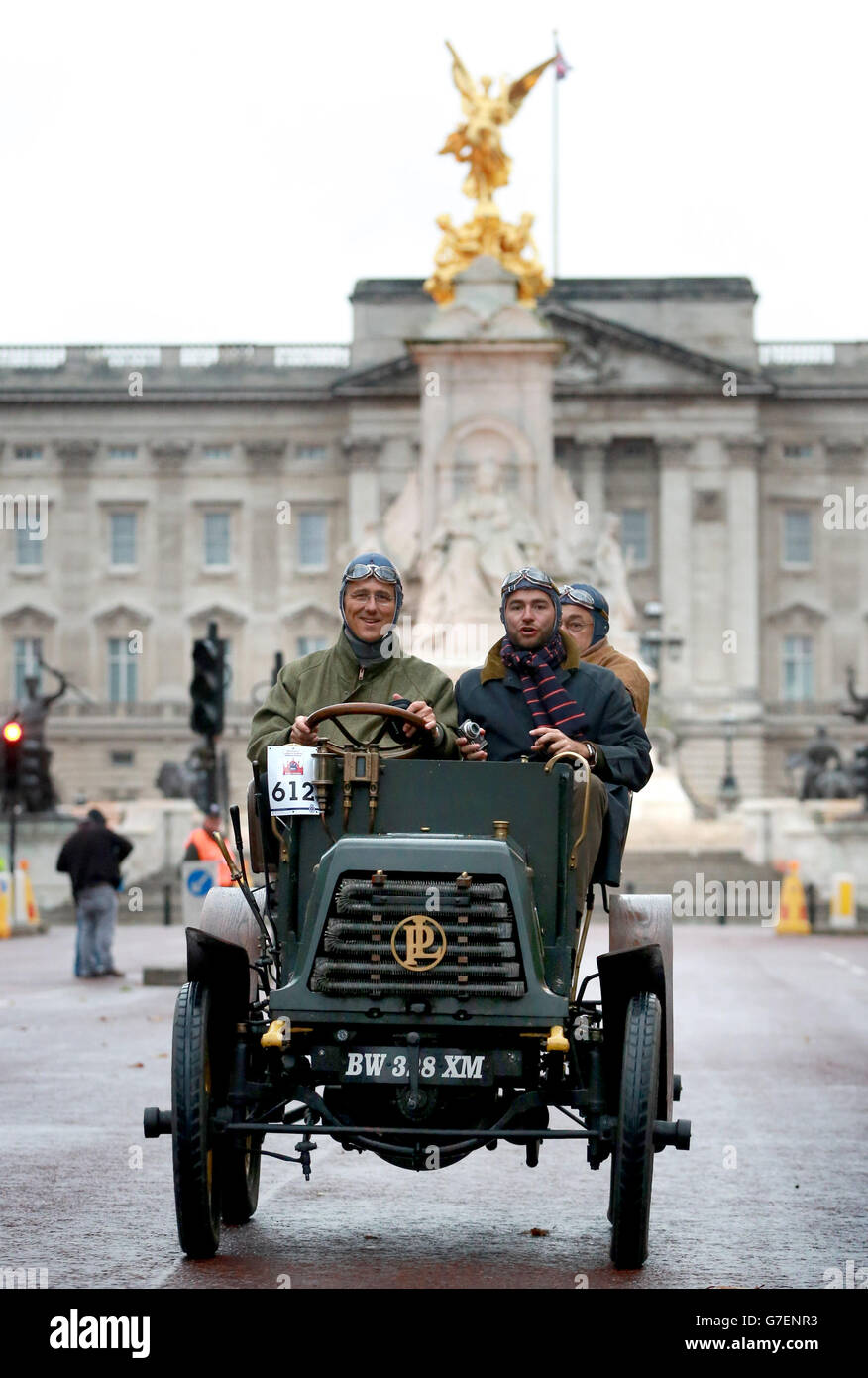 Course de voiture de vétéran 2014.USAGE ÉDITORIAL RÉSERVÉ AUX participants de la course London to Brighton Veteran car Run, The Mall, centre de Londres. Banque D'Images