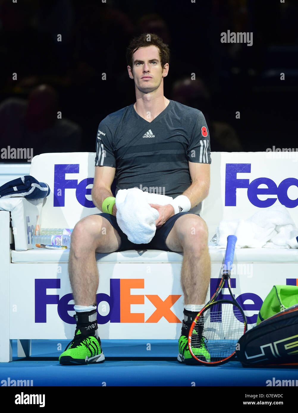 Andy Murray, de la Grande-Bretagne, pendant sa perte à Kei Nishikori, au Japon, lors des finales du Barclays ATP World Tour à l'O2 Arena, Londres. Banque D'Images