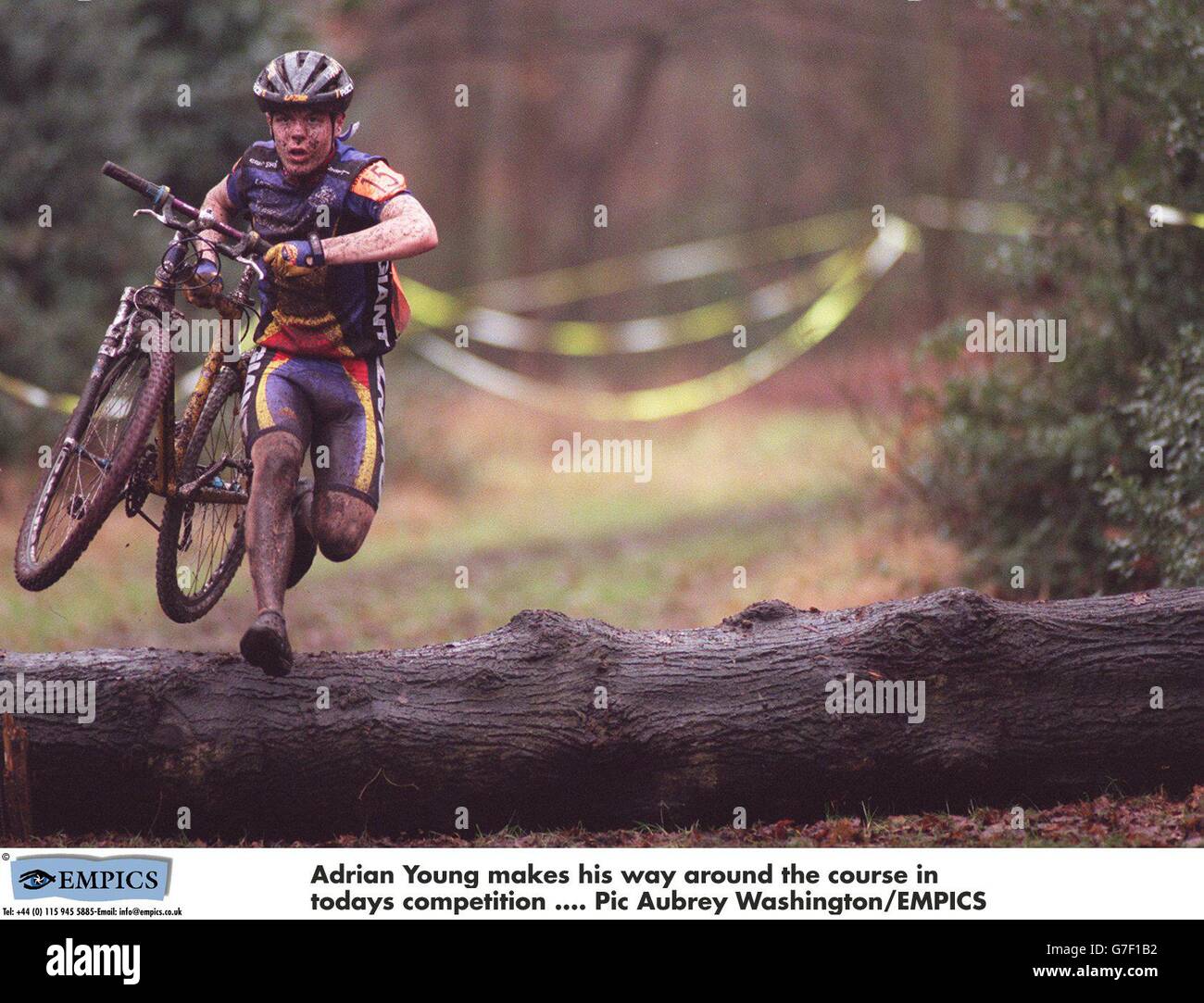 Adrian Young fait le tour du cours dans les derniers jours concurrence Banque D'Images