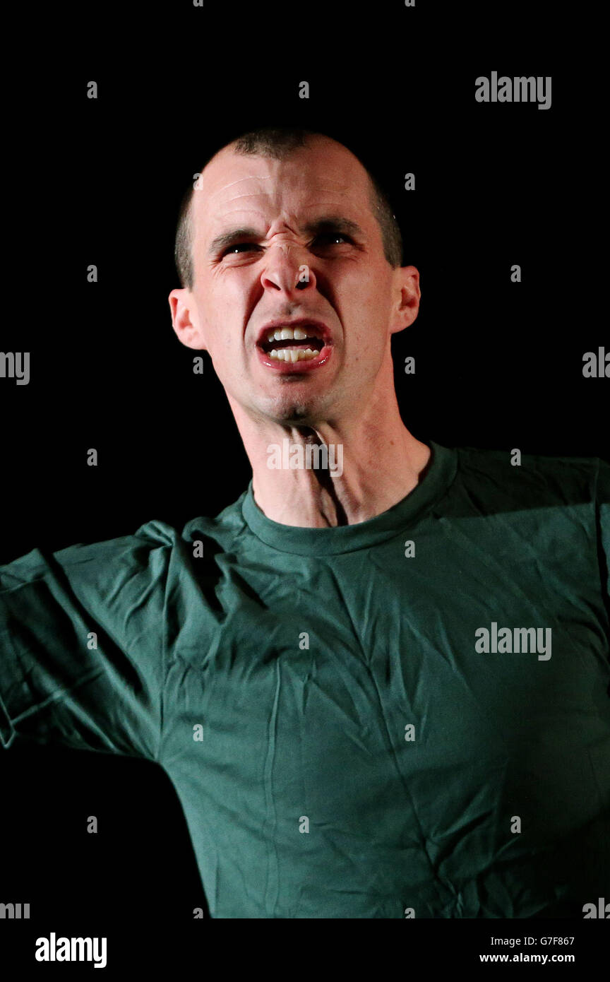 Tom Vaughan-Lawlor lors d'une répétition de robe pour Howie The Rookie au théâtre Olympia de Dublin. Banque D'Images