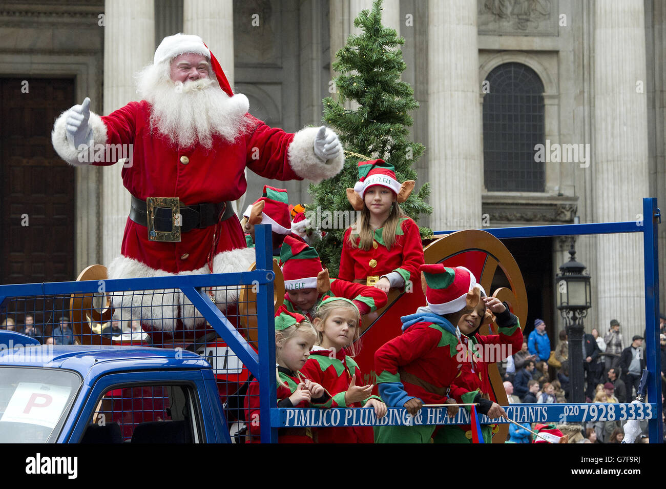 Un char de Noël s'affiche à travers la ville de Londres pendant le Lord  Mayor's Show Photo Stock - Alamy
