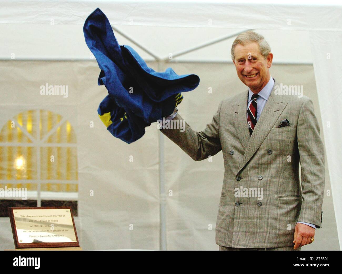 Le Prince de Galles dévoile une plaque après une visite à Weetabix Ltd,  Weetabix Mills, Burton Latimer, Kettering, pour présenter le Queen's Award  for Enterprise Photo Stock - Alamy