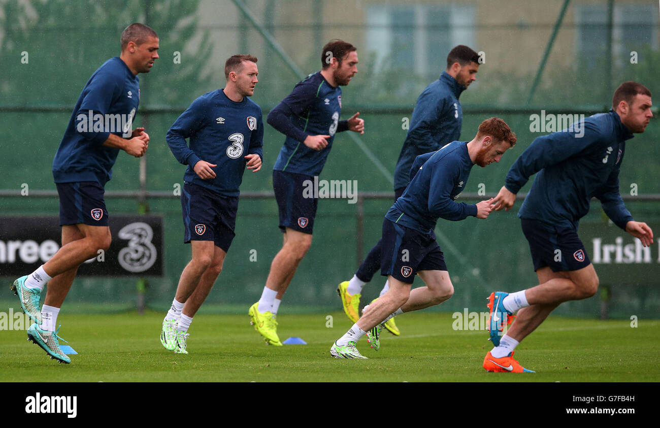 Jon Walters, Aiden McGeady, Richard Keogh, Shane long, Stephen Quinn et Darron Gibson de la République d'Irlande (gauche-droite) lors d'une session d'entraînement au parc Gannon, Malahide. Banque D'Images