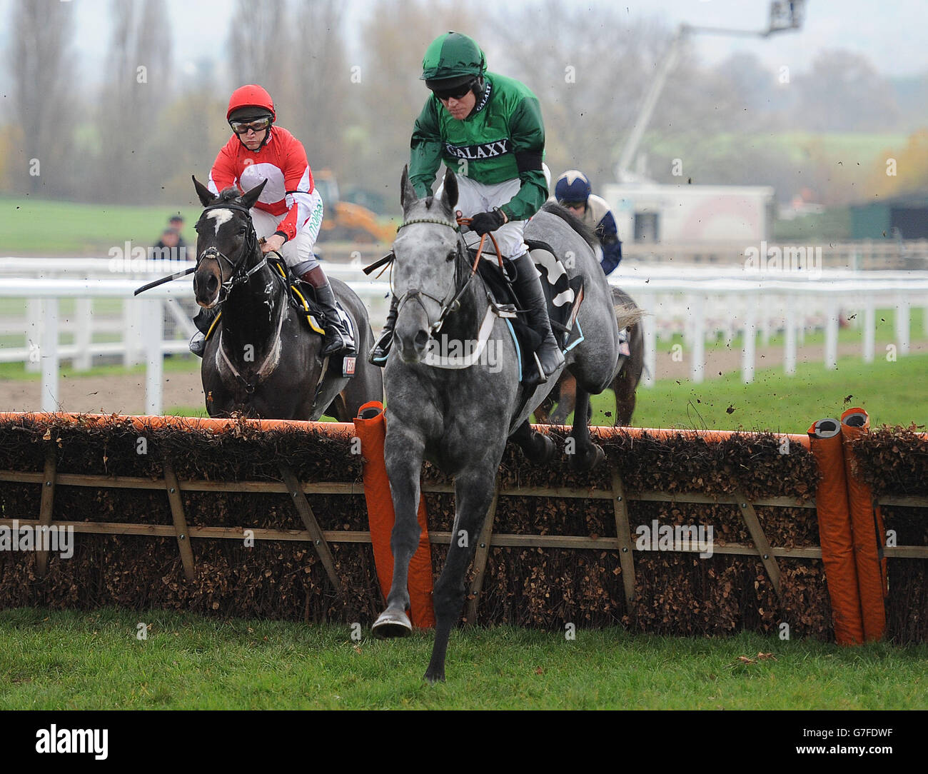 Vyta du Roc, criblée par Barry Geraghty, sur son chemin pour gagner le procès suprême de Sky Bet novices hrivez la course pendant le troisième jour de l'Open à Cheltenham Racecourse. Banque D'Images